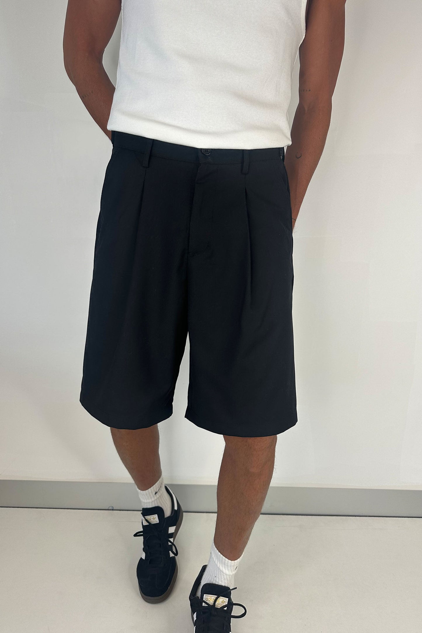 Dom Relaxed Short Black