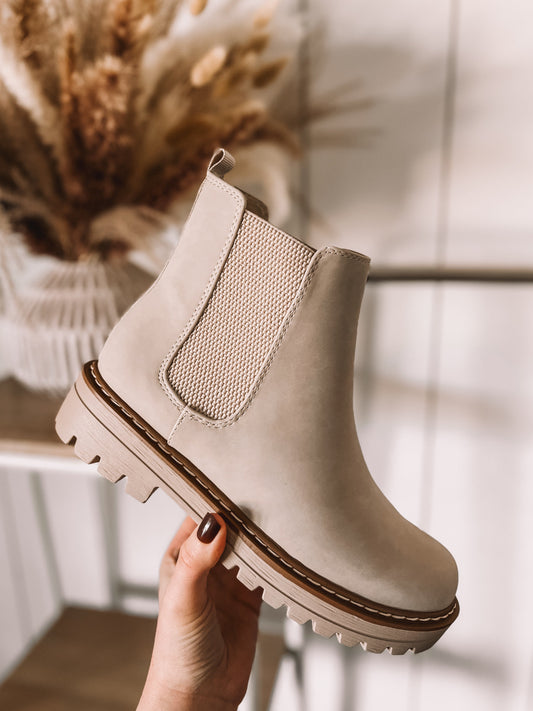 (SALE) Walking Along Boots (Sand)
