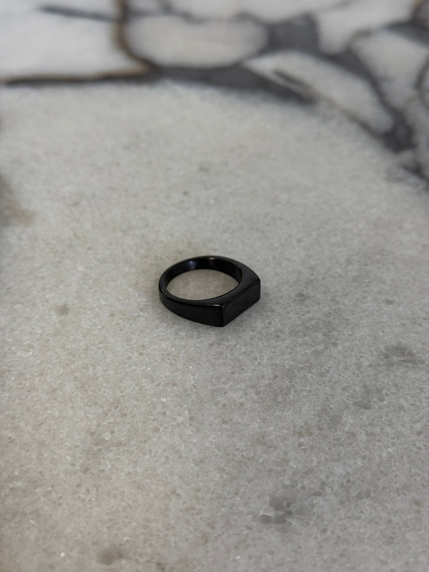 Classic Signet Ring Black