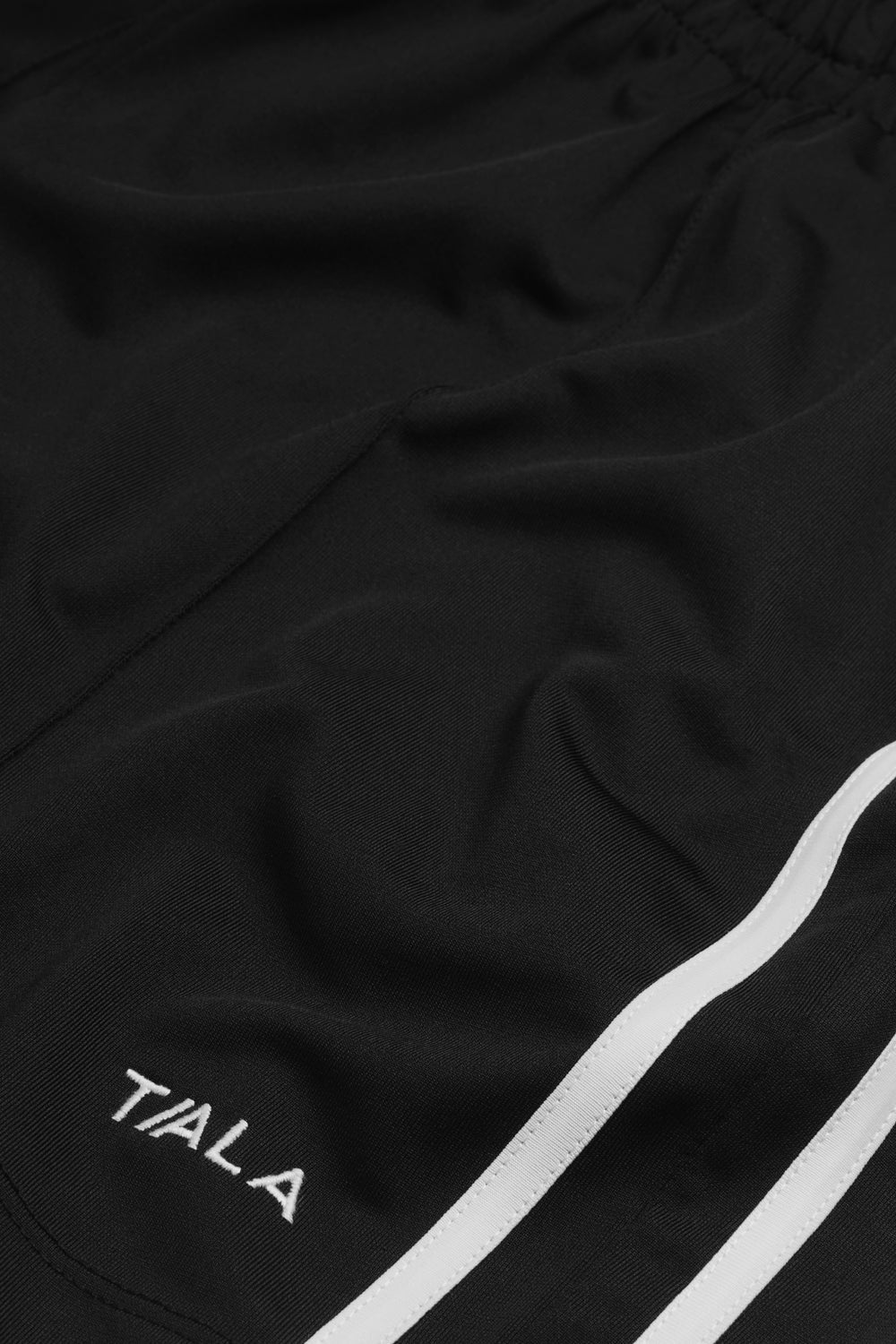 Contrast Stripe Short - Black
