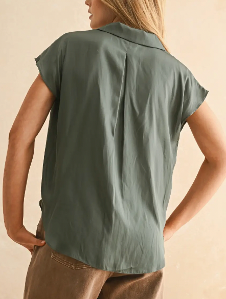 Natural Beauty Button Down Tank (Deep Green)